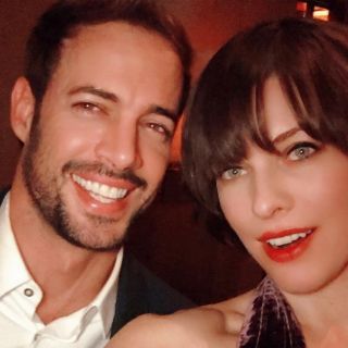 William Levy presume foto con Milla Jovovich