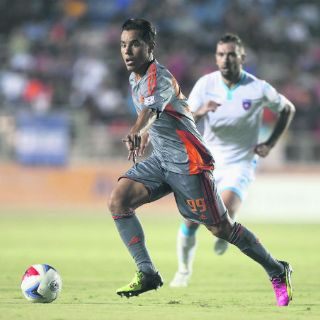 El futuro de Omar Bravo es incierto