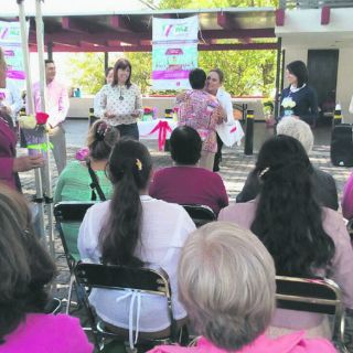 Más de 50 mujeres se gradúan de talleres de la Policía tapatía