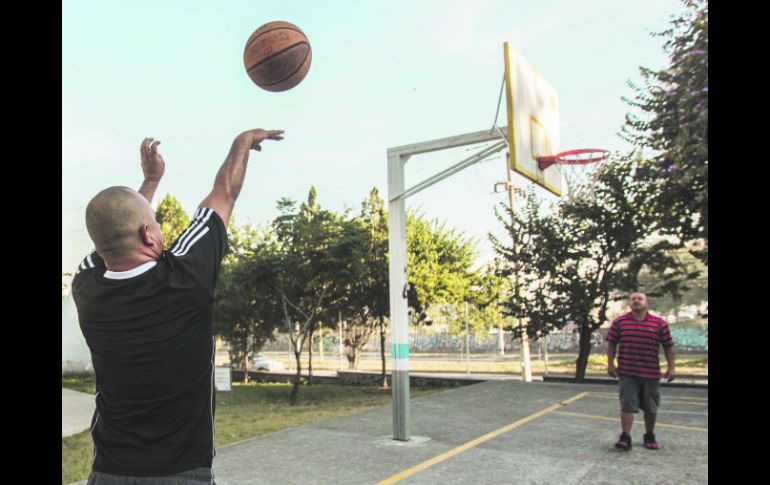 Algunos vecinos de Miravalle hicieron caso omiso de las advertencias y decidieron practicar deportes al aire libre. EL INFORMADOR / F. Atilano