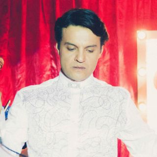 Interpretar a Juan Gabriel fue un parteaguas: Julián Román