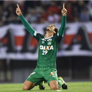Defensa del Chapecoense podría entrenar en tres meses
