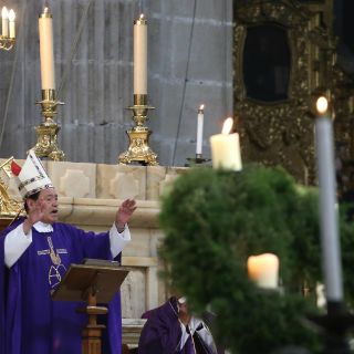 Cardenal recomienda a migrantes 'portarse bien'