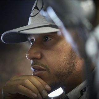 Hamilton afirma que Mercedes le falta al respeto en Abu Dabi