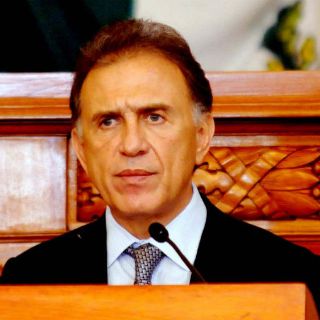 Yunes anuncia contratación de más deuda para Veracruz