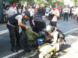 Las autoridades abrieron una investigación para averiguar quién o quiénes están detrás de la bomba. ESPECIAL / thejakartapost.com