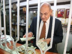 Se espera que el peso cotice entre 20.35 y 20.48 pesos por dólar. EL INFORMADOR / ARCHIVO