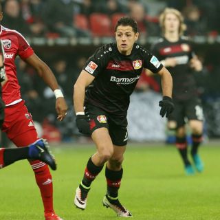 Bayer y 'Chicharito' quieren terminar el año con victoria