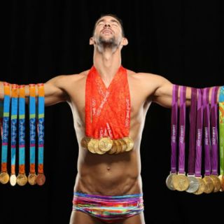 Michael Phelps presume sus 23 oros por primera vez