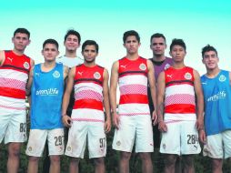 Josué Lázaro, Edson Torres, Carlos Saldaña, Michelle Benítez, Alan Cervantes, Antonio Torres y Mauro Contreras buscan un lugar. ESPECIAL / CHIVAS/Simon Barber