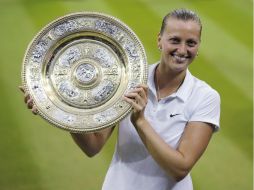 Kvitova podrá jugar, aunque se perderá el Abierto de Australia y parte de la temporada por daños en los tendones de la mano. EFE / ARCHIVO