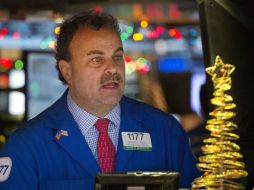 Las mermas se registran luego de conocerse la caída en los inventarios semanales de crudo en EU. AP / M. Lennihan