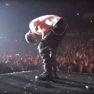 Fans hacen llorar a Enrique Iglesias