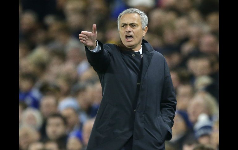 ''Soy demasiado joven, tengo 53 años, y todavía tengo muchos años en el futbol antes de ir a un país como China'', dice. AP / ARCHIVO