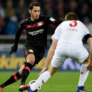 Leverkusen y 'Chicharito' empatan ante Colonia