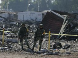 Se calcula que había alrededor de dos mil personas que vendían y compraban pirotecnia. AP / M. Ugarte