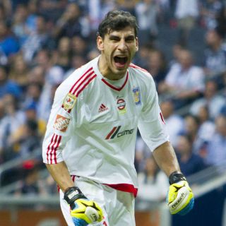 Nahuel Guzmán, mejor que Moisés Muñoz en números