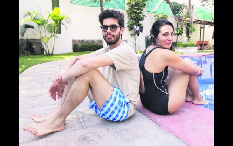 Alberca. Los actores Benoit Nordín y Denisse Corona trabajaron bajo la dirección de la realizadora Paola Villa. EL INFORMADOR / P. Franco