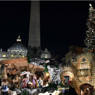 Nacimiento y árbol gigante son atracción navideña en Vaticano