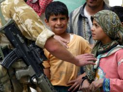 Resaltan que, aunque estén en la retaguardia, los niños corren riesgo de ser blanco de ofensivas. AP / ARCHIVO