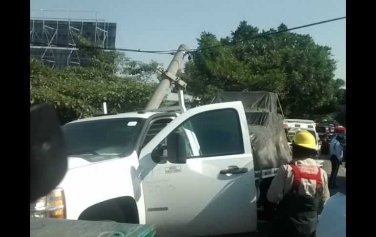 La carga vehicular aumentó en la zona debido al percance. ESPECIAL /