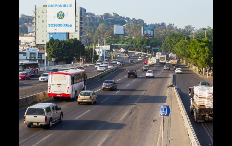 Este mantenimiento carretero beneficiará a miles de automovilistas que circulan de manera cotidiana por esta vialidad. EL INFORMADOR / ARCHIVO