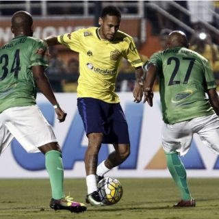 Neymar y Robinho deslumbran con goles en partido amistoso