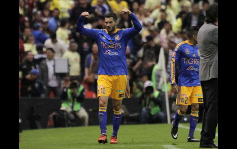 El delantero André-Pierre Gignac festeja su anotación. SUN / C. Mejía