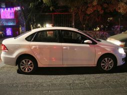 Luego de una persecución, el auto fue recuperado en la calle Otilio González de la colonia Jardines de la Paz. ESPECIAL / Policía de Guadalajara