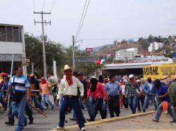 Los manifestantes lograron romper los candados de la Fiscalía, arrojaron bombas molotov y generaron un incendio. NTX / ARCHIVO