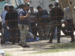 El primer peritaje asienta que el occiso fue herido dentro del establecimiento que robó y arrastrado a donde fue encontrado. EL INFORMADOR / ARCHIVO