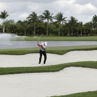 Tiger Woods juega al golf con Donald Trump