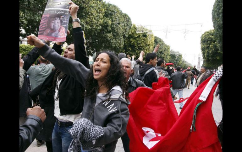 Al grito de ''cerremos las puertas al terrorismo'' los manifestantes se situaron frente al parlamento. EFE / ARCHIVO