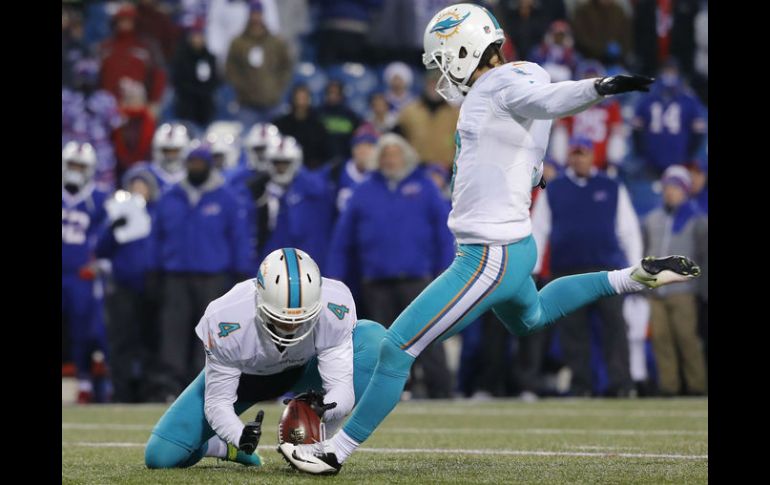 Andrew Franks convirtió un gol de campo de 27 yardas a 47 segundos de que concluyera el tiempo extra. AP / A. Díaz