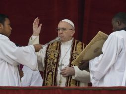Unos 40 mil fieles acuden a la plaza de San Pedro a escuchar el mensaje del Sumo Pontífice. AP / A. Tarantino