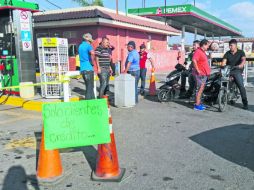 Una gasolinera ubicada en La Barca sólo surtía de combustible a clientes que utilizan vales previamente pagados por una empresa. EL INFORMADOR / F. Hernández