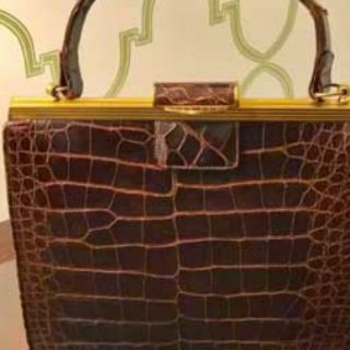 Thalía recibe bolso de Marilyn Monroe en Navidad