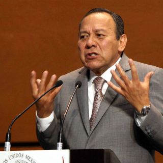 Zambrano llama a 'revolución pacífica' contra gasolinazo