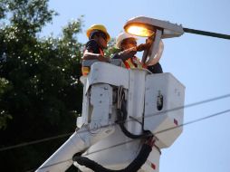 Este año se cambiaron 40 mil lámparas tipo LED en 140 colonias y 77 tramos de avenidas. EL INFORMADOR / ARCHIVO