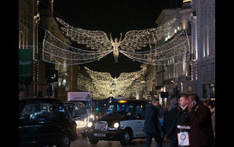 Las luces de Navidad se han convertido en un evento esperado en el calendario decembrino inglés. NTX / M. Gutiérrez
