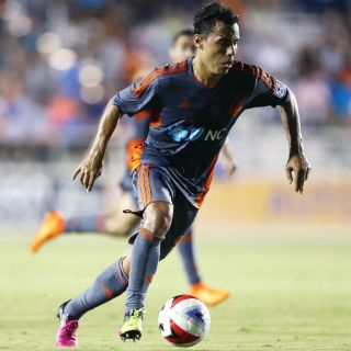 Dorados va por Omar Bravo