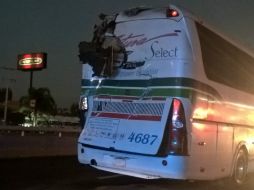 En el accidente también se vio involucrado un camión de pasajeros foráneo que fue afectado por alcance. ESPECIAL /