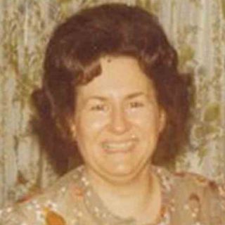 Mujer deja herencia millonaria para perros y gatos