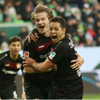 Leverkusen estaría abierto a vender a 'Chicharito'