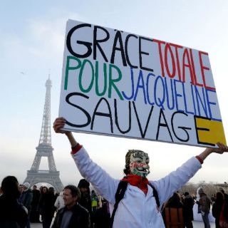 Hollande indulta a una mujer que mató a su abusivo esposo