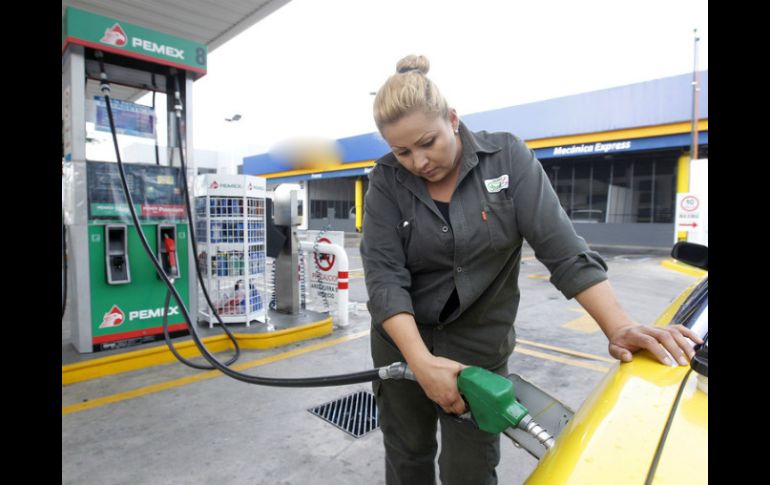 El alza en el precio de los combustibles en México está previsto para el 1 de enero del 2017. EL INFORMADOR / ARCHIVO