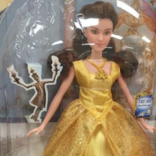 Muñeca revela voz de Emma Watson cantando como 'Bella'