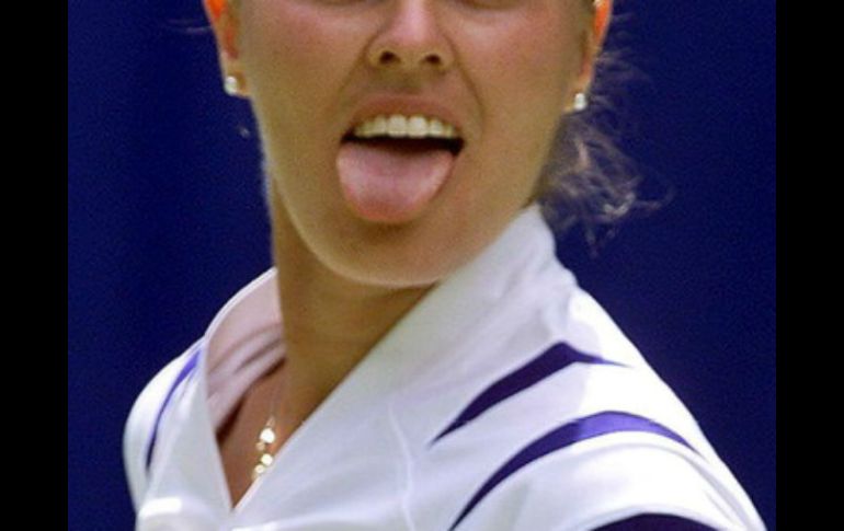 Algunas personas amanecen con la lengua ''blanca'' y esto es indicio de una mala higiene bucal. AFP / ARCHIVO