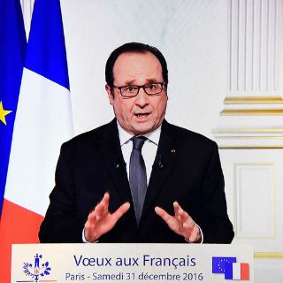 Hollande desafía a Trump en mensaje de fin de año
