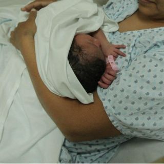 Nace niña en primer minuto del año en México